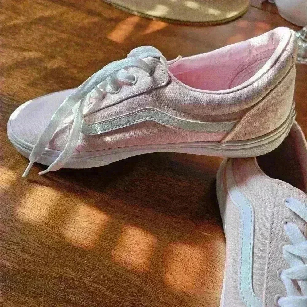 Vans off the wall Pink & white lace up sneakers. Size Missy 5. - Picture 4 of 10